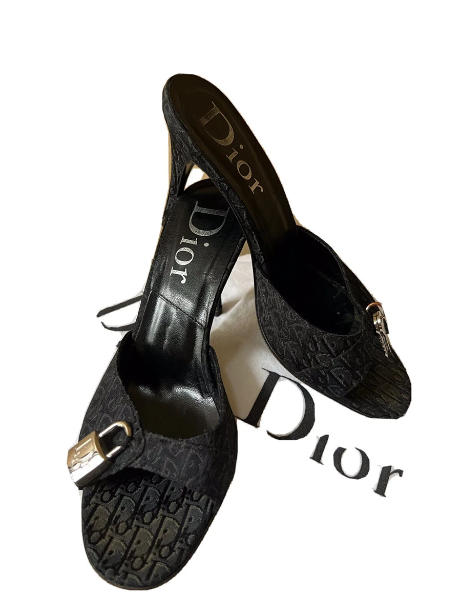 CHRISTIAN DIOR A VINTAGE PAIR OF PINK AND WHITE LEATHER KITTEN HEEL LADIES SHOES Having a chrome b #17 CHRISTIAN DIOR A VINTAGE PAIR OF PINK AND WHITE LEATHER KITTEN HEEL LADIES SHOES Having a chrome b