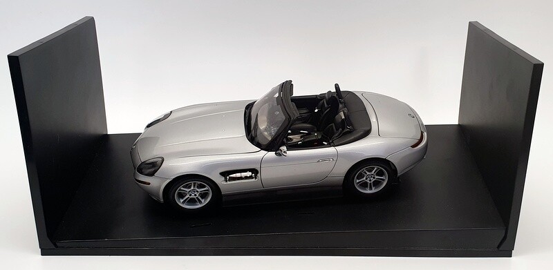 Autoart 1/18 Scale 70511 BMW Z8 Silver 007 James Bond The Autoart 1/18 Scale 70511 BMW Z8 Silver 007 James Bond The
