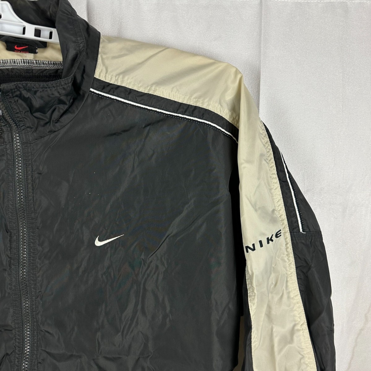 Vintage Nike Windbreaker Jacket L Black & Beige Polyester Vintage Nike Windbreaker Jacket L Black & Beige Polyester