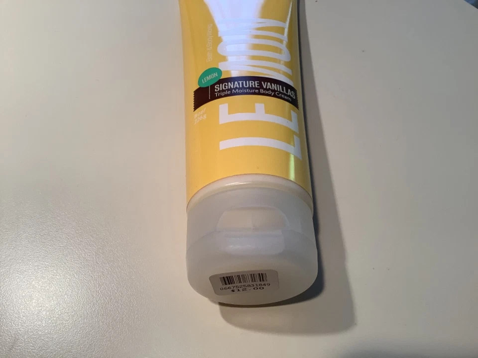 Creme hidratante triplo Bath & Body Works Signature Vanillas LEMON BAUNILLA 8 oz - Imagem 2 de 4