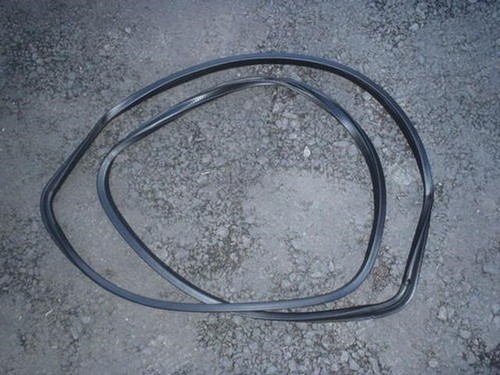97-04 Corvette C5 Rear Hatch Weatherstripping Seal GOOD USED - 第 1/1 張圖片