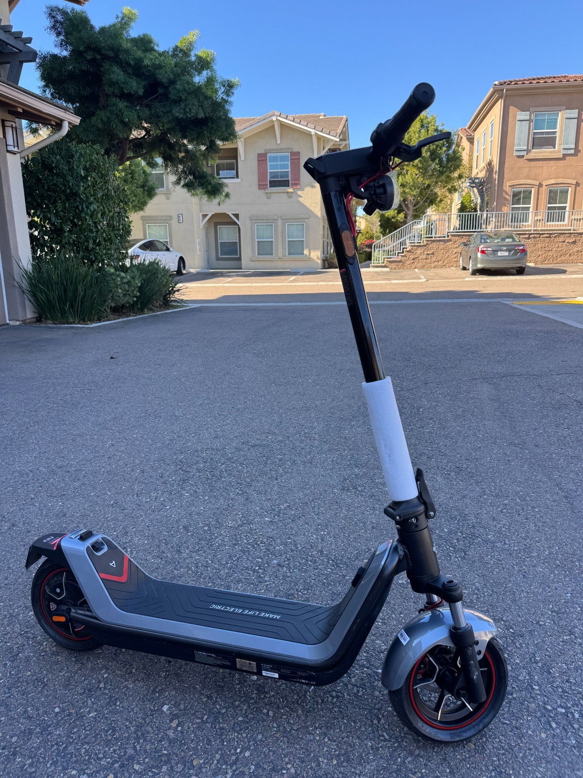 NIU - KQi 300X Foldable Electric Kick Scooter