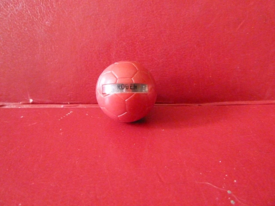 ANCIEN PIN'S FOOTBALL EQUIPE CHAMPIONNAT DE FRANCE. - Photo 1/1