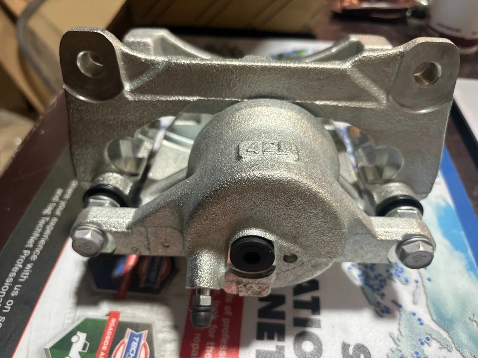 Right Front Disc Brake Caliper for Lexus ES 300h, ES 350 2021 year model - Image 3 of 4