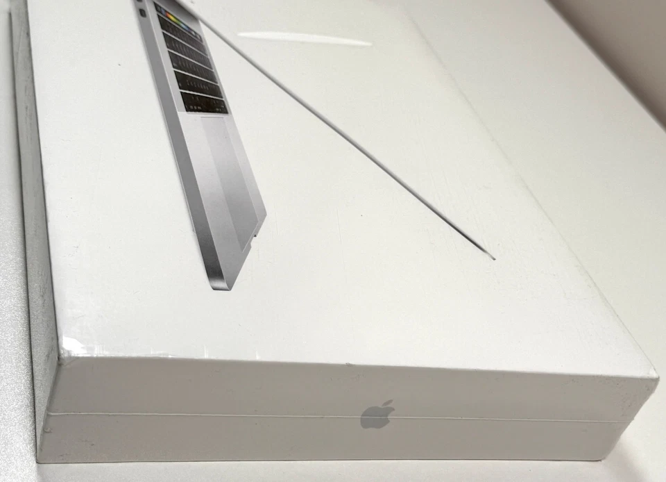 Apple MacBook Pro 15" Touch Bar Silver 2.6GHz i7 16GB RAM 256GB SSD 2016 NEW - Image 2 of 4