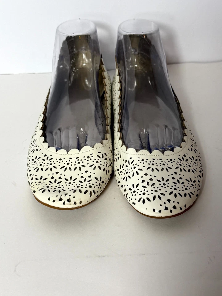 Zapatos planos de ballet Coach Carsin para mujer 11 charol blanco corte láser sin cordones Foto 2 de 4
