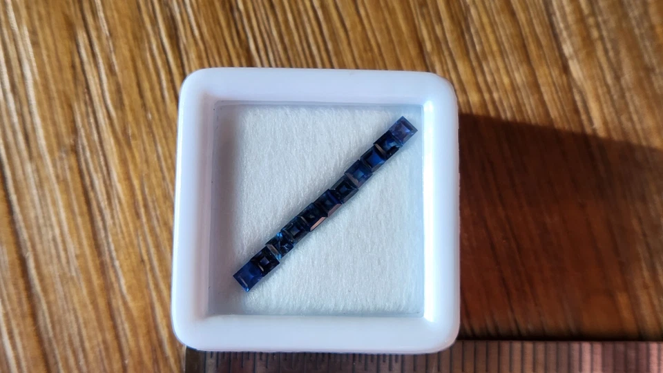 Лот товаров натуральный синий сапфир квадратная ступенчатая огранка 11 шт. 1,22 TCW 2,5 мм - Изображение 2 из 4