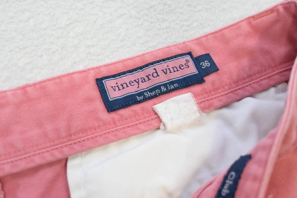 Shorts Vineyard Vines Club baleia liso cáqui chino rosa 9" INS masculino tamanho 36 - Imagem 3 de 4