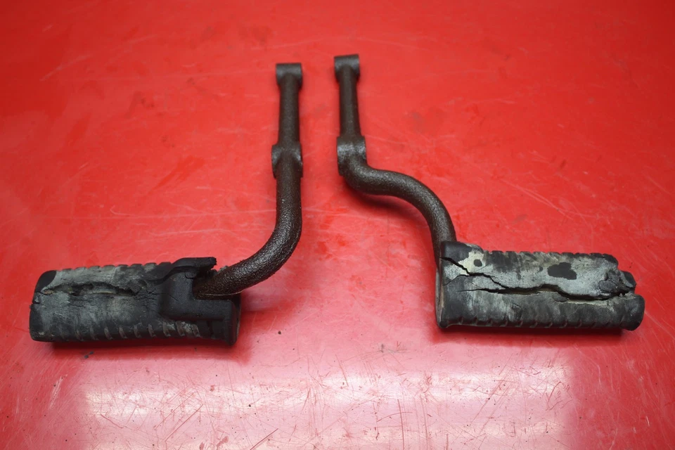 Suzuki T250 1971 reposapiés delanteros par de clavijas Foto 3 de 4