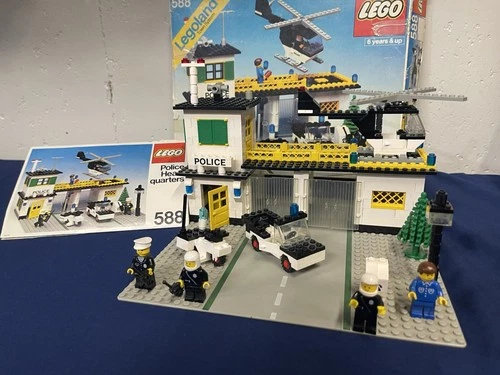 LEGO Town: Police Headquarters (588) 96% W/ Box Manual and Minifigs