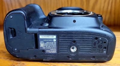 Canon EOS 5D Mark IV 30.4 MP Full Frame CMOS DSLR Camera 9K Clicks