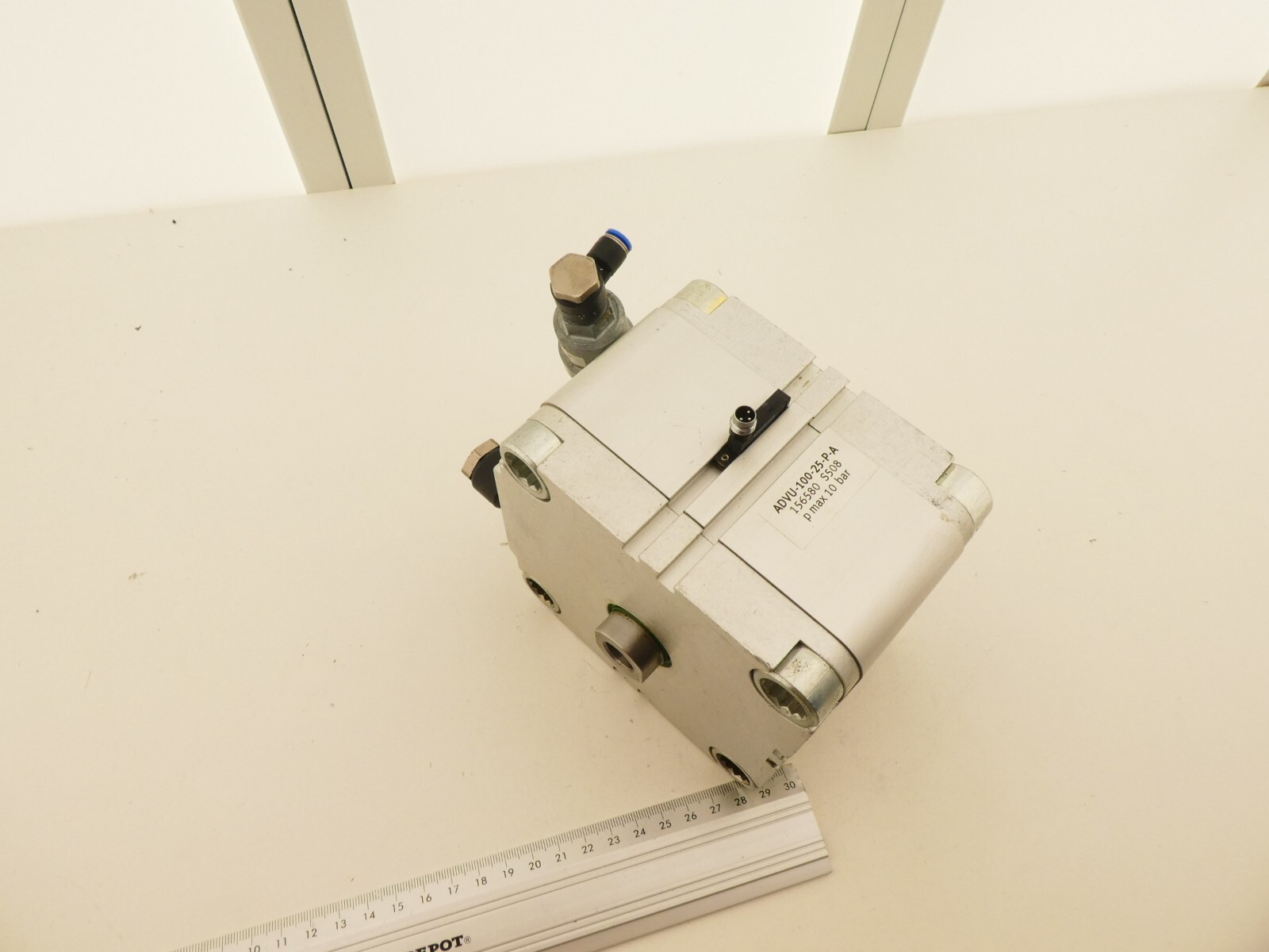 ONE NEW 156580 ADVU-100-25-P-A IN BOX FESTO ADVU-100-25-P-A