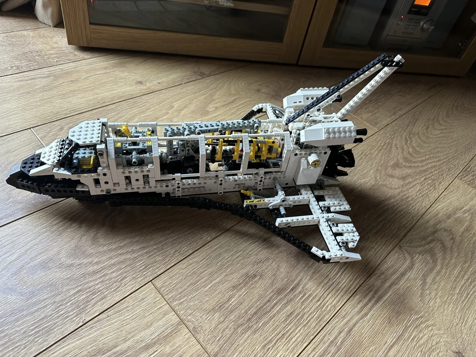 LEGO Technic 8480 Space Shuttle, photo 3 of 4