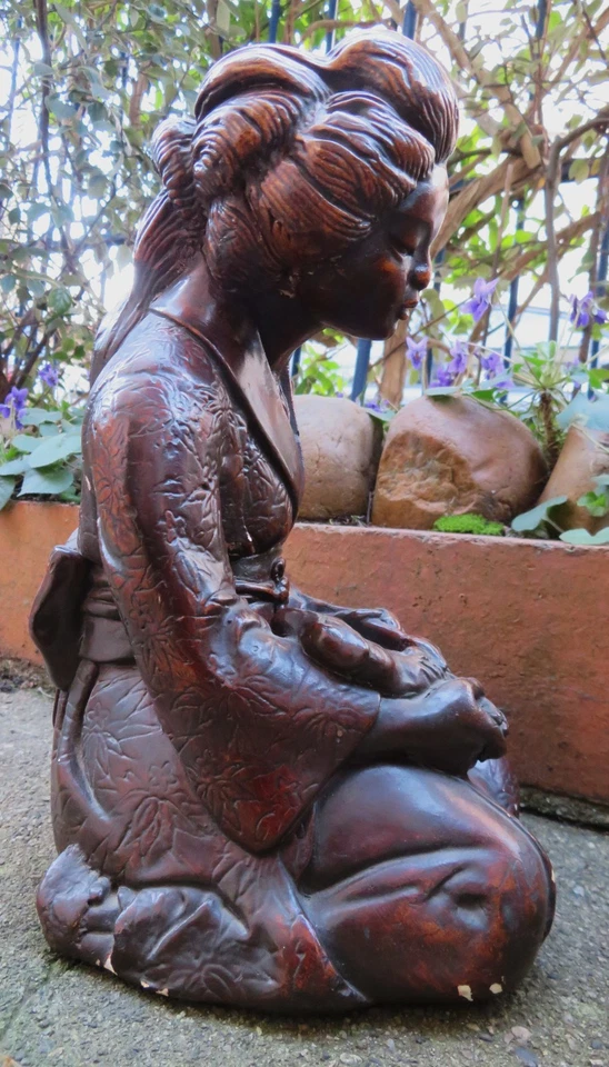STATUE GHEISHA et la GRUE blessée JAPON XIXeme Plâtre à patine brune - Photo 2/4