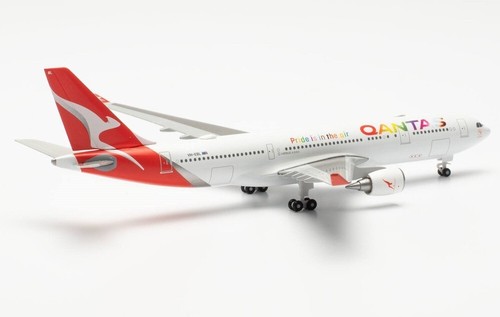 New! Herpa 537148 Qantas Airbus A330-200 "Pride is in the Air", VH-EBL - 1:500 - Picture 2 of 5