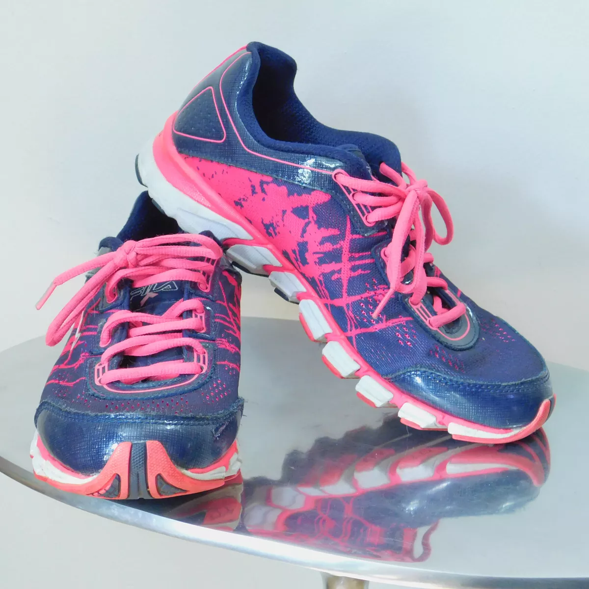 Pink ribbon hotsell tennis shoes