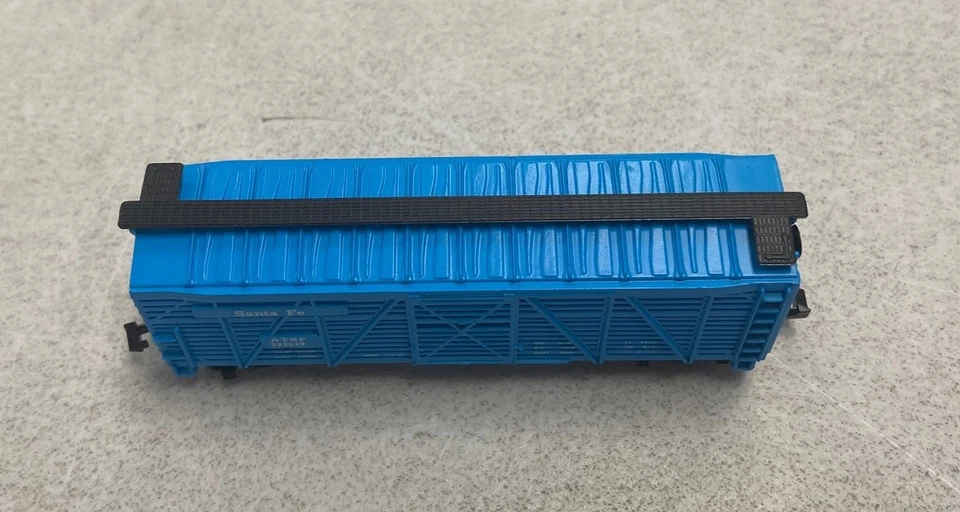 Model Power N Scale ATSF Cattle Car 3555 - Image 4 of 4