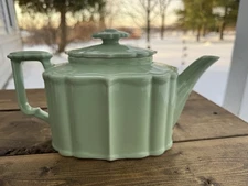 Vintage Hall Art Deco  Tea Pot (Benjamin) Celadon Green 1940’s Art Deco USA