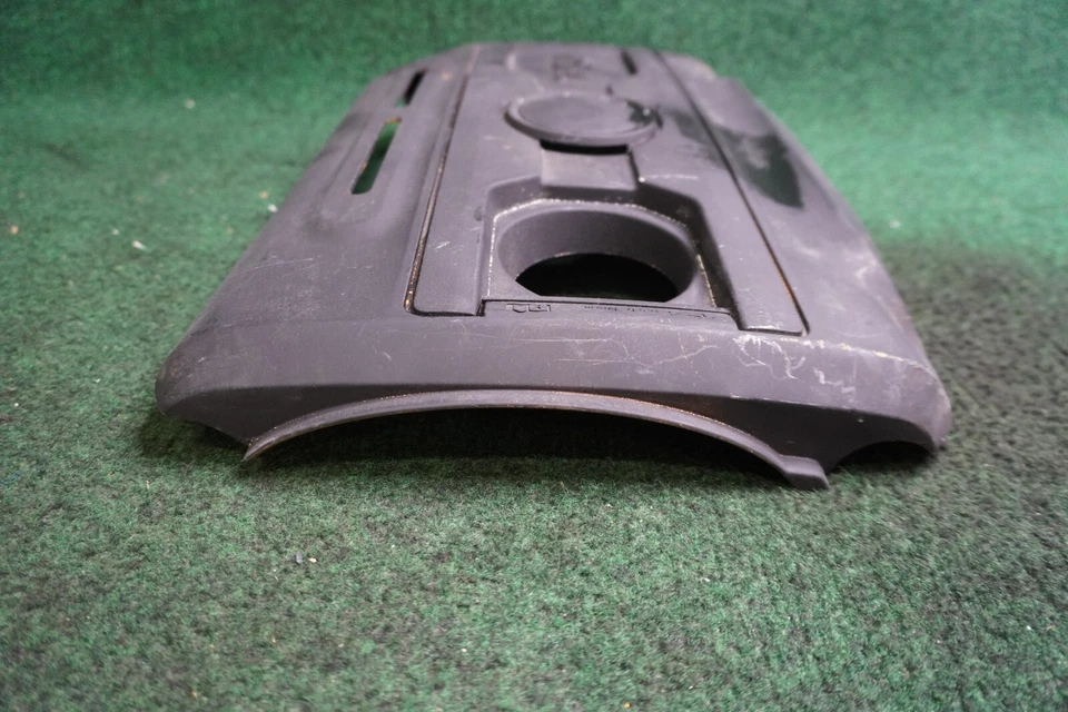 Cubierta del motor Volkswagen Golf GTI 2011 OEM 06J103925AQ Foto 4 de 4