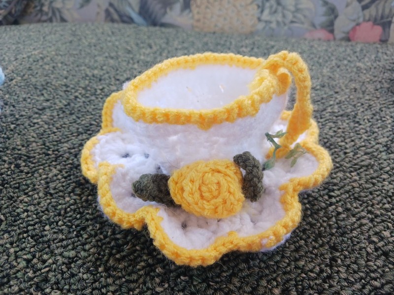 crochet teacup With Yellow Rose new Hand-made From 100% Acrylic Yarn