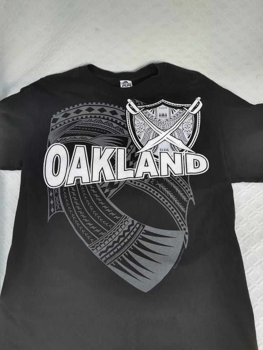 Silver Black OAKLAND Raiders T Shirt. Tribal Motif. Short Sleeve Tee Shirt L
