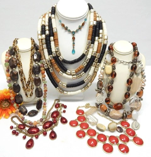 VINTAGE TO NOW FASHION COSTUME JEWELRY NECKLACE LOT ASSORTED TYPES & MATERIALS