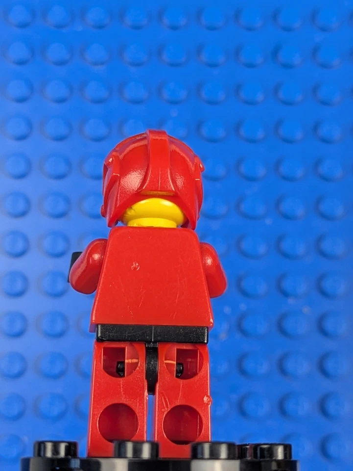 Lego Star Wars: T-16 Skyhopper Pilot - Red Helmet sw0077 Set 4477 - Image 3 of 4