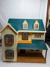 Epoch Calico Critters Deluxe Village Hill House, Green Roof, Sylvanian Families