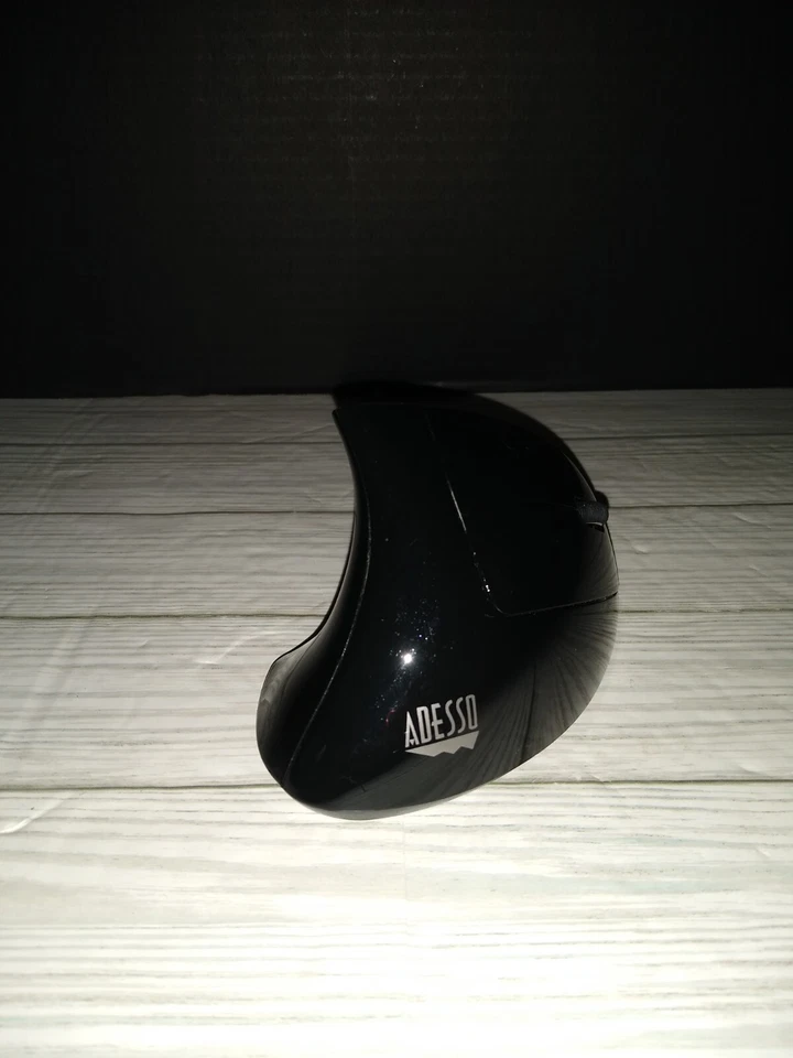 Adesso iMouse E10 2.4 GHz RF Adjustable DPI Wireless Vertical Ergonomic Mouse - Image 3 of 4