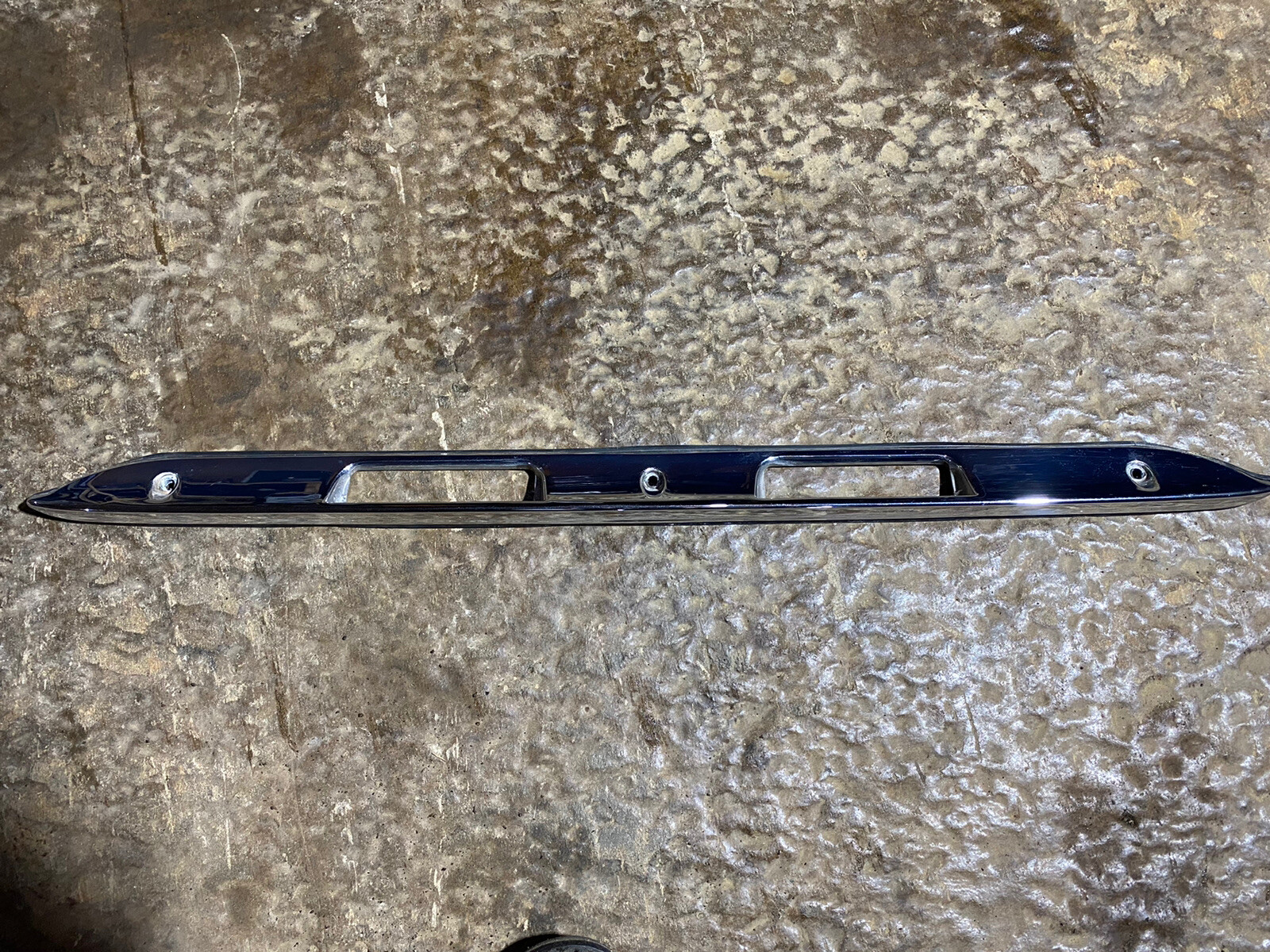 MERCEDES BENZ W124 Tailgate Handle Chrome With Pad Genuine 