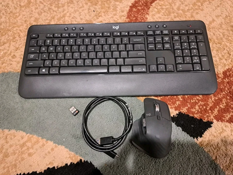 Logitech K540 & MX Master 3 Wireless Keyboard & Mouse  W/USB Receiver + Cable. - Image 2 of 4