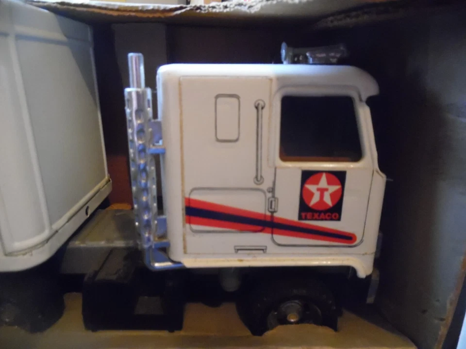 Ertl Pressed Steel 18 wheeler Texco Star Bignotti-Cotter race team - Image 2 of 4