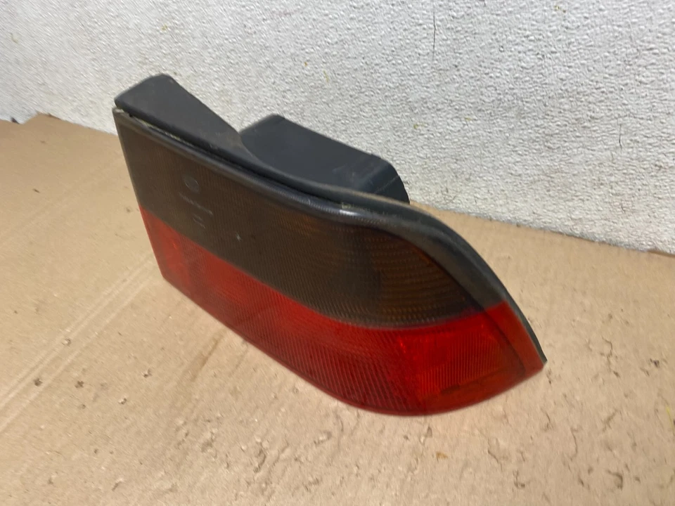 1993 to 1998 Saab 9000 Right Passenger RH Side Tail Light OEM i8613 DG - Image 2 of 4