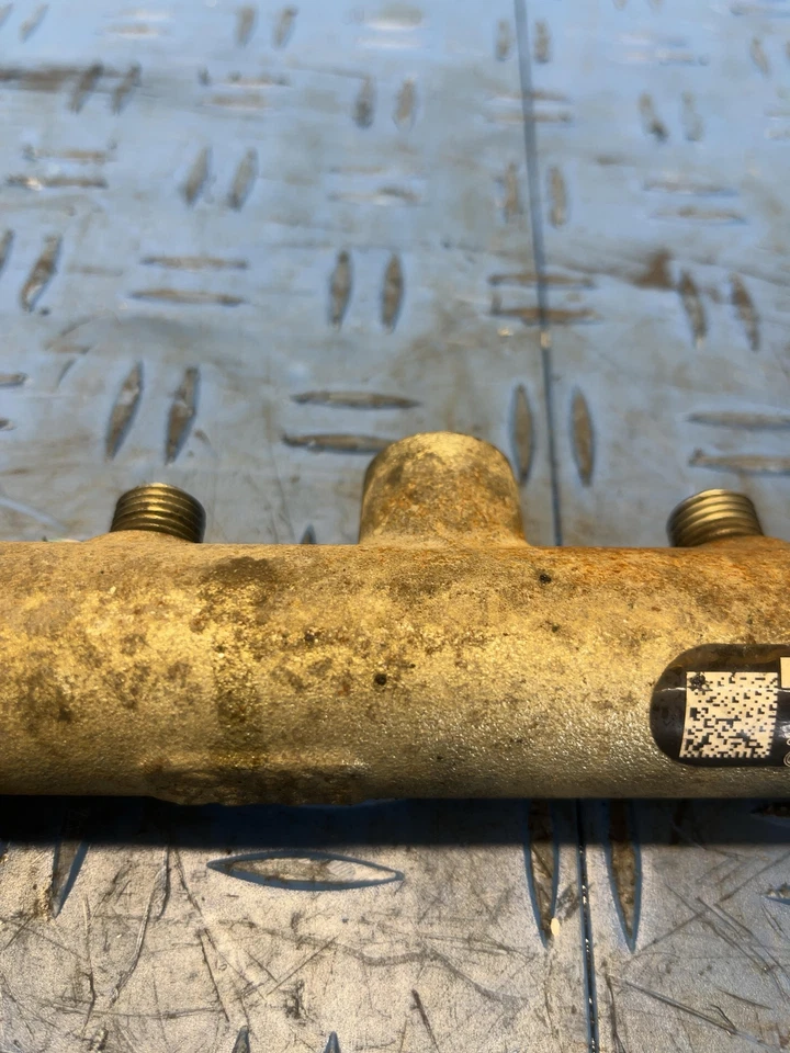 04 05 GMC SIERRA 2500 Misc Fuel InjectionFuel Injector Rail 6.6l (diesel) — 第 3/4 张图片