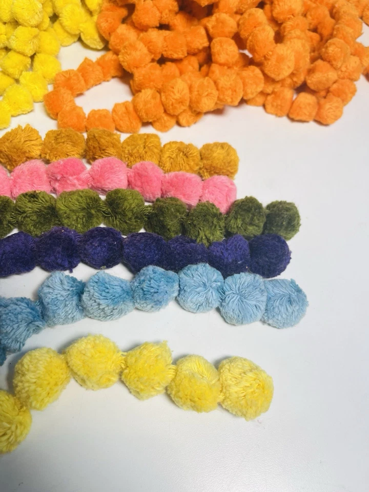 Lote De Colección Artesanal Costura Pompones Guirnalda Borde Surtido Colores y Tamaños Foto 3 de 4