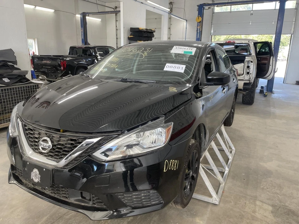 Gato de piso usado se adapta a: Nissan Sentra 2018 grado A Foto 2 de 4