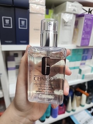 Clinique - Dramatically Different Hydrating Jelly - 200 ml / 6.7 oz