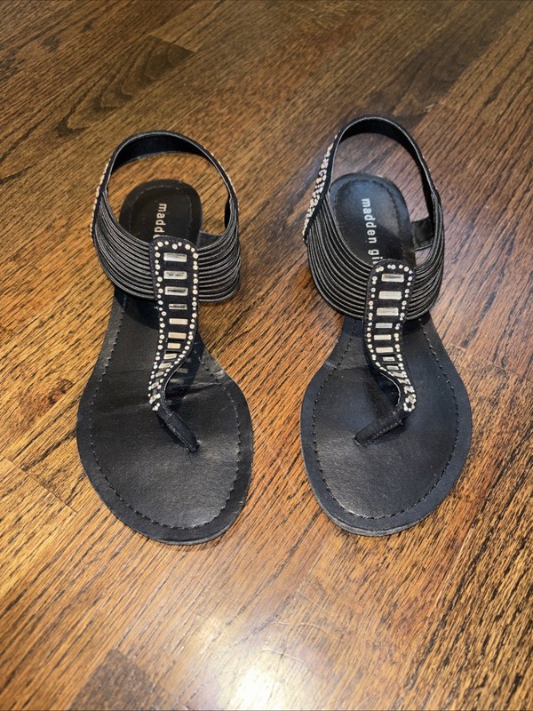Madden Girl TRIIXIE Women's Flip Flop Thing Sandals, Black w/gems, Size 8