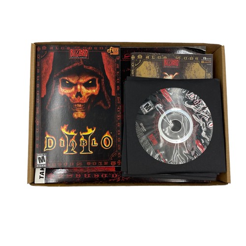 Diablo 2 Battle Chest PC Game Expansion Set With Strategy Guide CIB - Picture 2 of 6