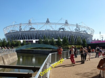 Photo 6x4 Stratford: the Olympic Stadium Stratford/TQ3884 Early arrivers c2012