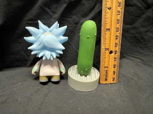 Rick and Morty: Talking Pickle Rick & 3.5" Angry Rick Mini Figure 1/24 Kidrobot - Picture 3 of 7
