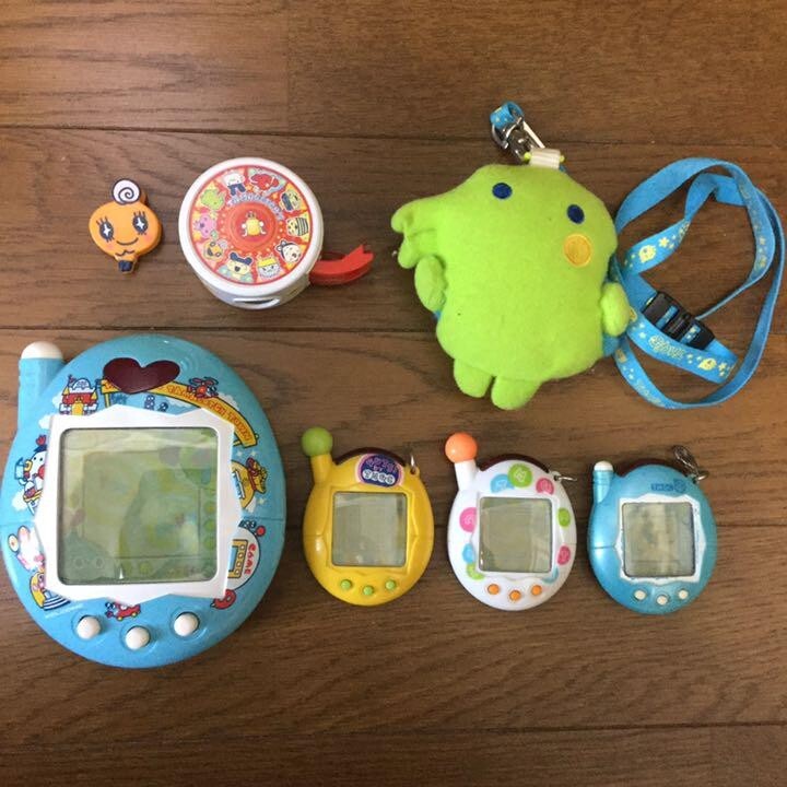 Bandai Tamagotchi 4 pieces & 3 miscellaneous items, total 7 pieces