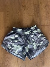 Women’s Lululemon Hotty Hot Shorts Size 4 Length 4 Inch Heritage 365 Camouflage