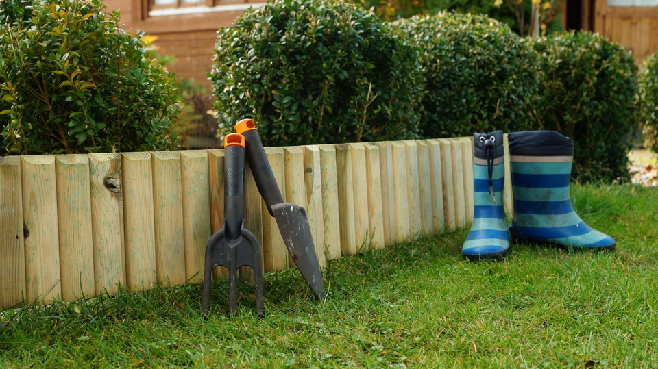 Wooden Log Picket Fence Panels Garden Wood Lawn Border Flower Edging ...