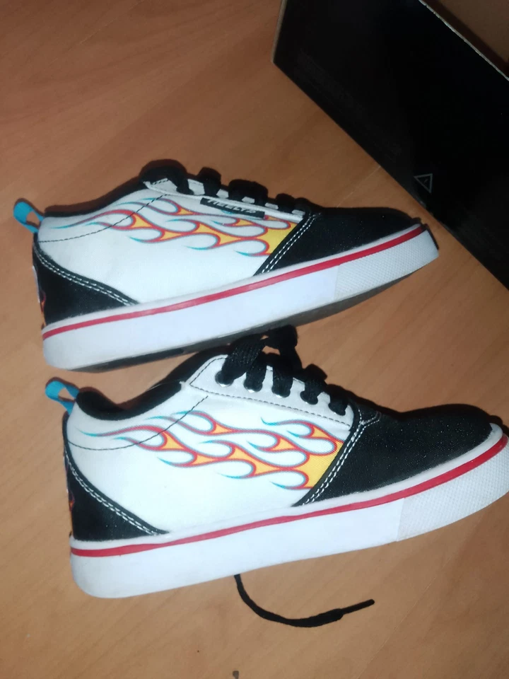 Heelys The Original Wheeled Shoes Trainers UK Size 12 EU31 flame design  Boxed - Image 3 of 4