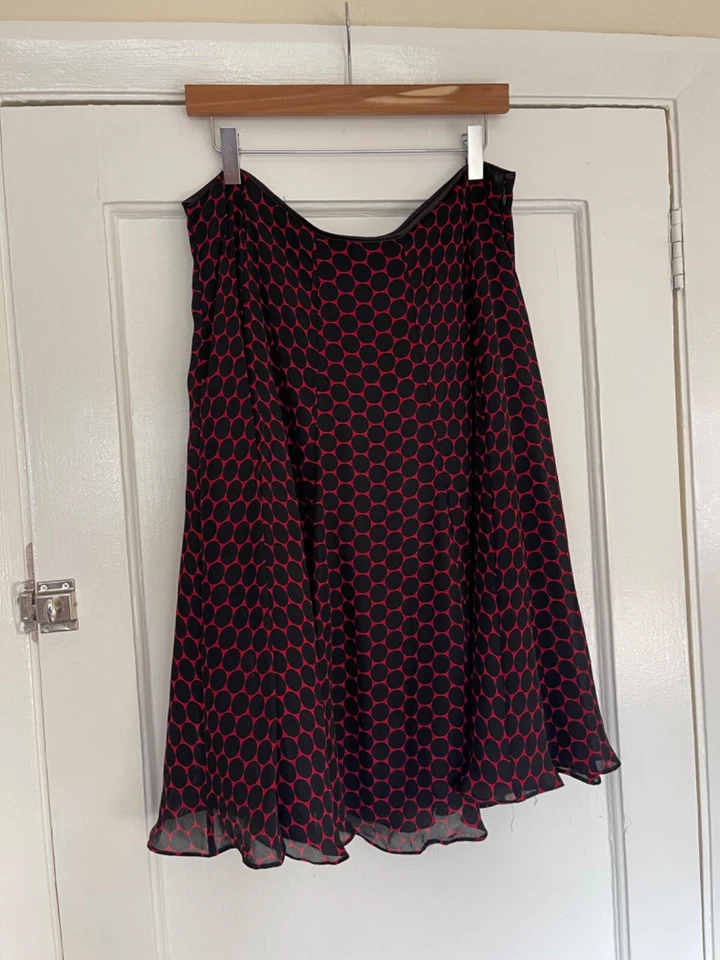 Hobbs Black & Red 100% Silk Large Polka Dot Flared Skirt Lined UK 16 - Image 2 of 4