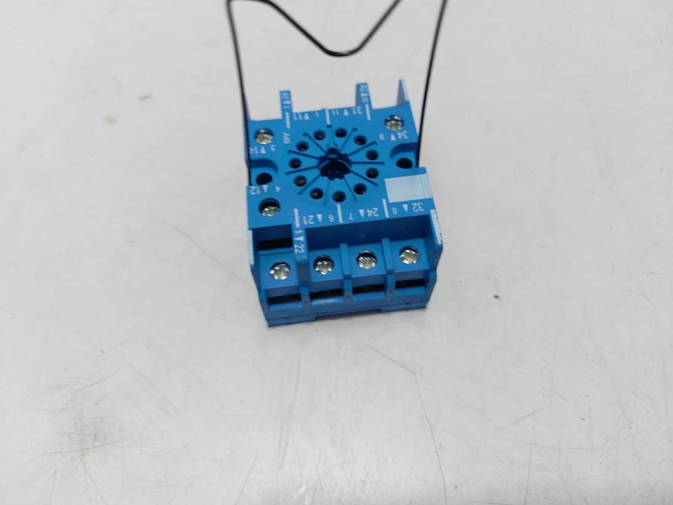 Finder 90.27 Socket for Relay 10A 250V - Lot of 11PCs - Image 3 of 4