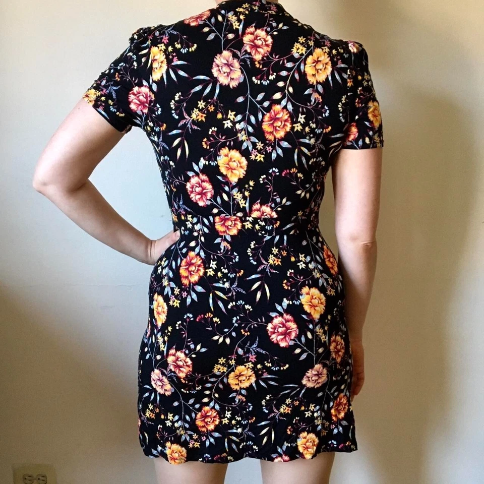 MINIVESTIDO ELÁSTICO Talla 10 de ASOS Cuello Alto FrogButtons Foto 2 de 4