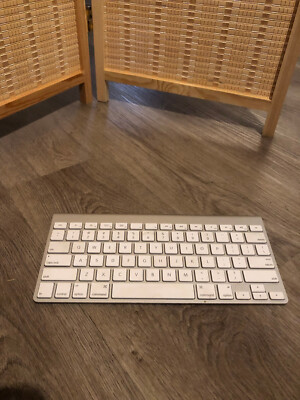 GENUINE Apple Wireless Bluetooth Keyboard A1314 Mac Tested works Great