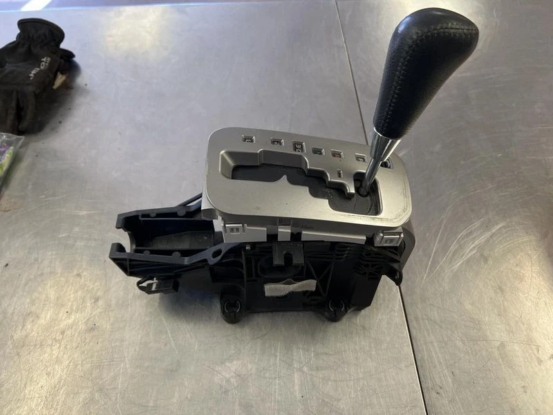 2003-2005 Toyota 4Runner 4Dr Automatic Floor Gear Shifter Assembly OEM - Image 4 of 4